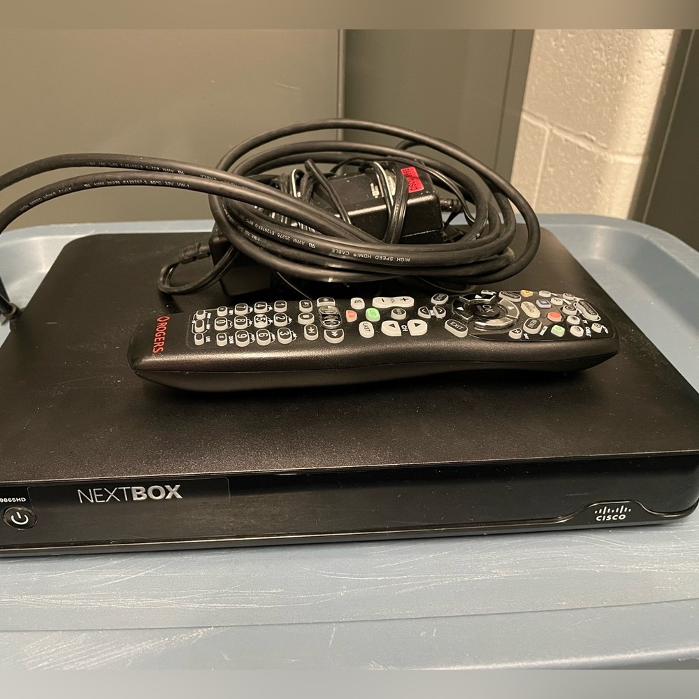 Rogers Cisco 9865 netbox, power adapter and remote